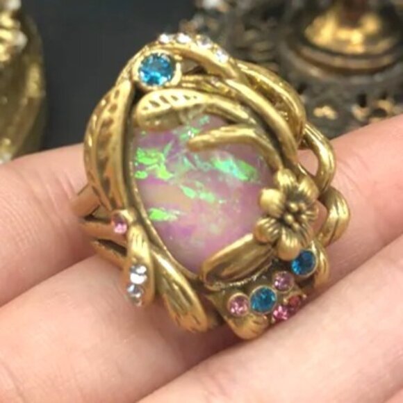 Vintage Style Dragons Breath Glass Pink Rhinestone Gold Tone Adjustable Ring - Picture 4 of 4